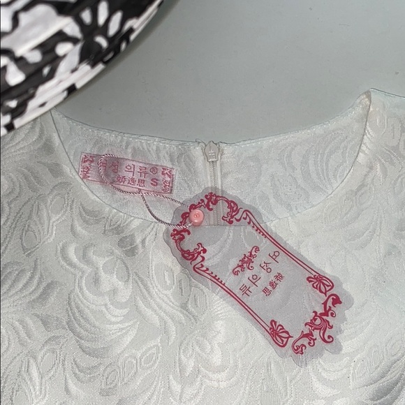 🆕$🔟SALE: Brand Unknown to me (in Asian language) Dress - Picture 2 of 8